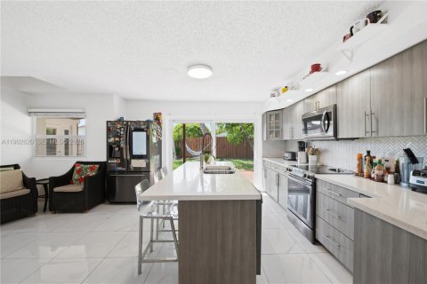 House in Miami, Florida 4 bedrooms, 257.8 sq.m. № 1954484 - photo 29