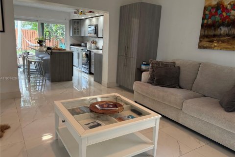 Купить виллу или дом в Майами, Флорида 4 спальни, 257.8м2, № 1954484 - фото 10