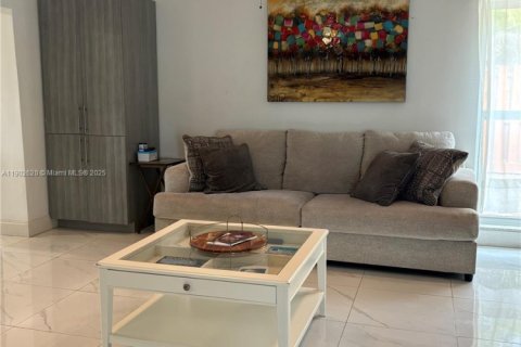 Купить виллу или дом в Майами, Флорида 4 спальни, 257.8м2, № 1954484 - фото 5