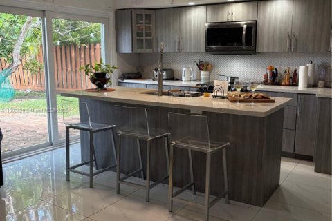 Купить виллу или дом в Майами, Флорида 4 спальни, 257.8м2, № 1954484 - фото 11