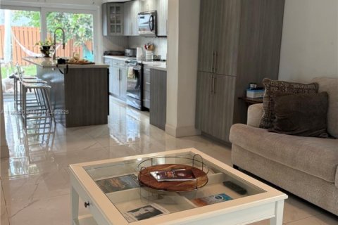 Купить виллу или дом в Майами, Флорида 4 спальни, 257.8м2, № 1954484 - фото 2