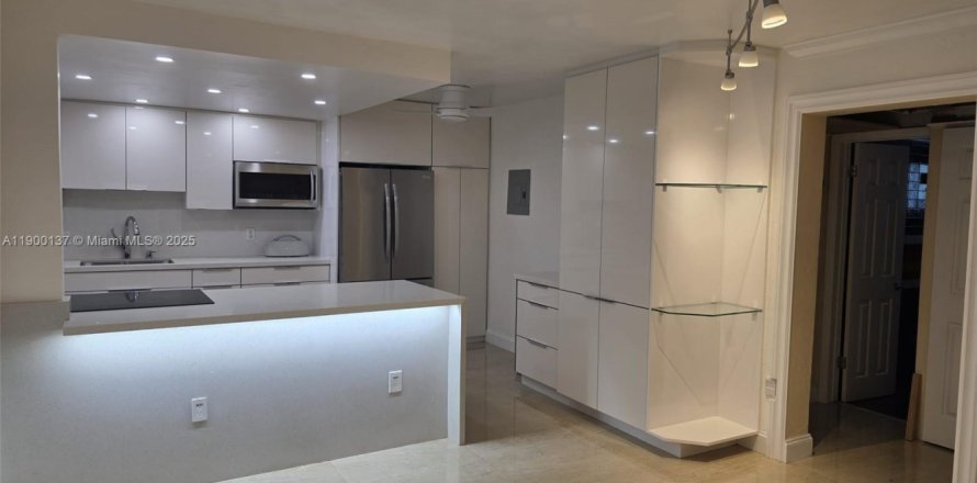 Condo in Miami, Florida, 2 bedrooms  № 1952663