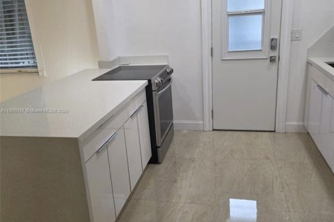 Condo in Miami, Florida, 2 bedrooms  № 1952663 - photo 7
