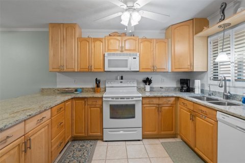 Copropriété à vendre à Sarasota, Floride: 2 chambres, 94.39 m2 № 2399172 - photo 9