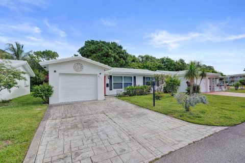 Villa ou maison à vendre à Pompano Beach, Floride: 2 chambres, 125.14 m2 № 2077851 - photo 2