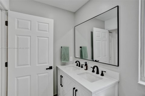 House in Weston, Florida 4 bedrooms № 1979382 - photo 22