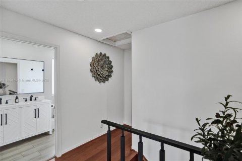 House in Weston, Florida 4 bedrooms № 1979382 - photo 16