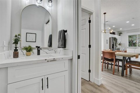 House in Weston, Florida 4 bedrooms № 1979382 - photo 14