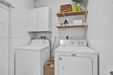 House in Weston, Florida 4 bedrooms № 1979382 - photo 15