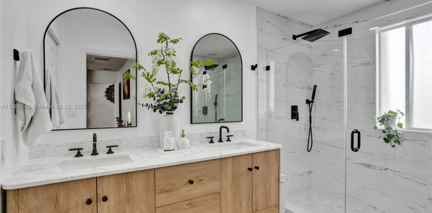 House in Weston, Florida 4 bedrooms № 1979382