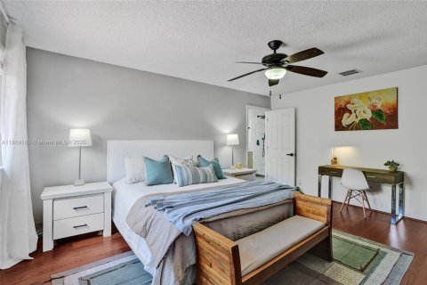 House in Weston, Florida 4 bedrooms № 1979382 - photo 24