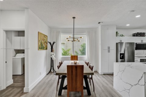 House in Weston, Florida 4 bedrooms № 1979382 - photo 8