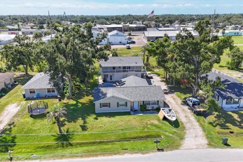 Commercial property in Venice, Florida 9 bedrooms, 148.55 sq.m. № 2205876 - photo 3