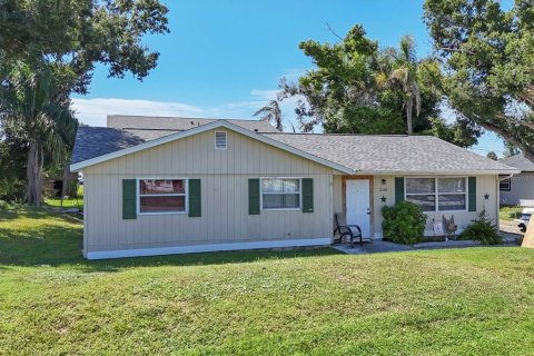 Commercial property in Venice, Florida 9 bedrooms, 148.55 sq.m. № 2205876 - photo 11
