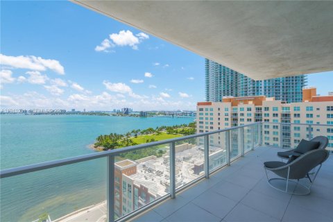 Condo in Miami, Florida, 3 bedrooms  № 1998528 - photo 2