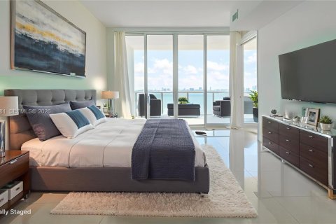 Condo in Miami, Florida, 3 bedrooms  № 1998528 - photo 10