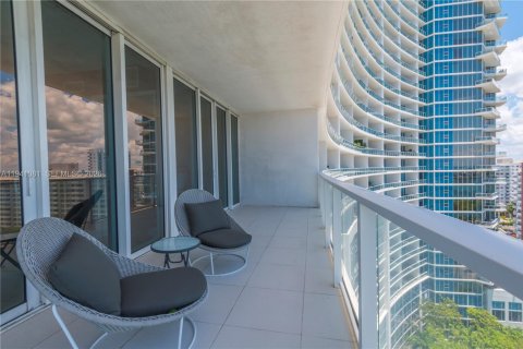 Condo in Miami, Florida, 3 bedrooms  № 1998528 - photo 12
