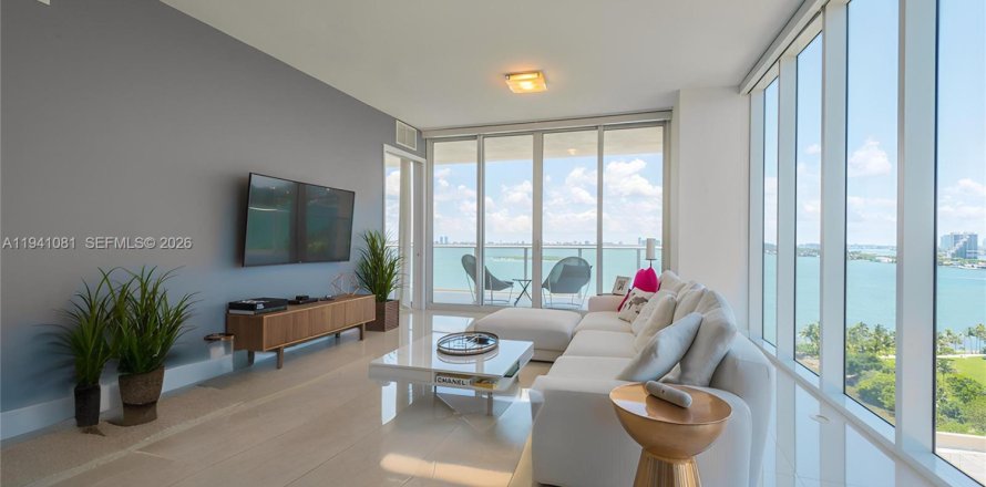 Condo in Miami, Florida, 3 bedrooms  № 1998528