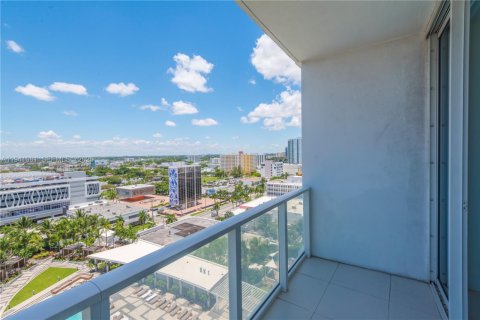 Condo in Miami, Florida, 3 bedrooms  № 1998528 - photo 17