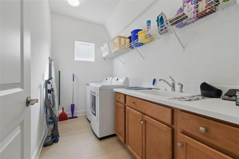 House in Sarasota, Florida 3 bedrooms, 172.89 sq.m. № 1679447 - photo 8