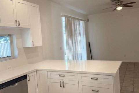 Купить виллу или дом в Холливуд, Флорида 3 комнаты, 227.61м2, № 2182500 - фото 2