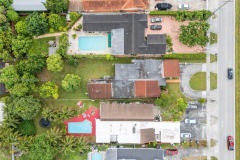 House in Miami, Florida 4 bedrooms, 275.64 sq.m. № 1970865 - photo 22