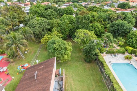 House in Miami, Florida 4 bedrooms, 275.64 sq.m. № 1970865 - photo 17