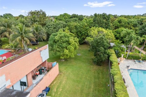 House in Miami, Florida 4 bedrooms, 275.64 sq.m. № 1970865 - photo 9