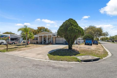 Casa en venta en Port Richey, Florida, 3 dormitorios, 160.35 m2 № 1578663 - foto 1