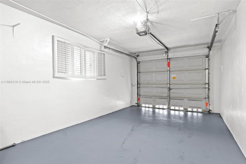 Снять в аренду виллу или дом в Дания-Бич, Флорида 3 спальни, 137.5м2, № 1931013 - фото 30