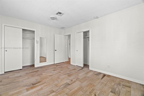 Снять в аренду виллу или дом в Дания-Бич, Флорида 3 спальни, 137.5м2, № 1931013 - фото 24