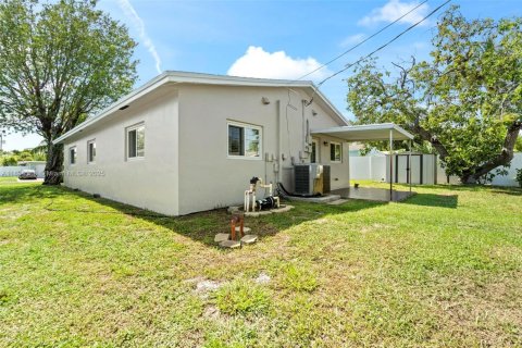 Снять в аренду виллу или дом в Дания-Бич, Флорида 3 спальни, 137.5м2, № 1931013 - фото 25