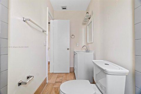 Снять в аренду виллу или дом в Дания-Бич, Флорида 3 спальни, 137.5м2, № 1931013 - фото 22