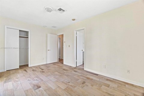 Снять в аренду виллу или дом в Дания-Бич, Флорида 3 спальни, 137.5м2, № 1931013 - фото 20