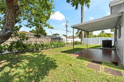 Снять в аренду виллу или дом в Дания-Бич, Флорида 3 спальни, 137.5м2, № 1931013 - фото 28