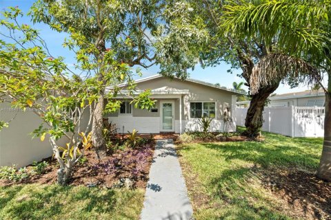 Снять в аренду виллу или дом в Дания-Бич, Флорида 3 спальни, 137.5м2, № 1931013 - фото 3