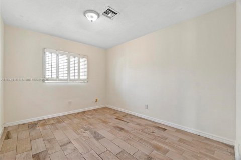 Снять в аренду виллу или дом в Дания-Бич, Флорида 3 спальни, 137.5м2, № 1931013 - фото 17