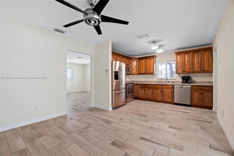 Снять в аренду виллу или дом в Дания-Бич, Флорида 3 спальни, 137.5м2, № 1931013 - фото 9