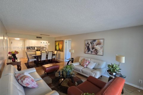 Купить кондоминиум в Уэстон, Флорида 2 спальни, 102.75м2, № 2040059 - фото 4