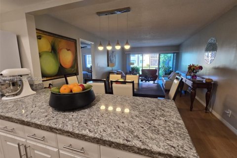 Купить кондоминиум в Уэстон, Флорида 2 спальни, 102.75м2, № 2040059 - фото 2