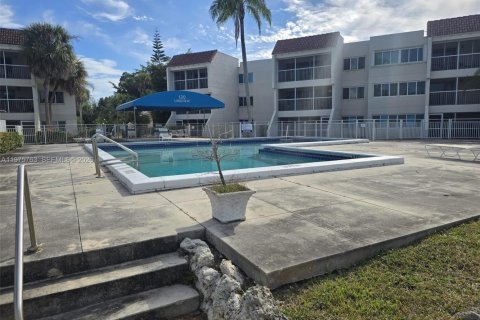 Купить кондоминиум в Уэстон, Флорида 2 спальни, 102.75м2, № 2040059 - фото 26