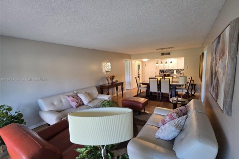 Купить кондоминиум в Уэстон, Флорида 2 спальни, 102.75м2, № 2040059 - фото 3