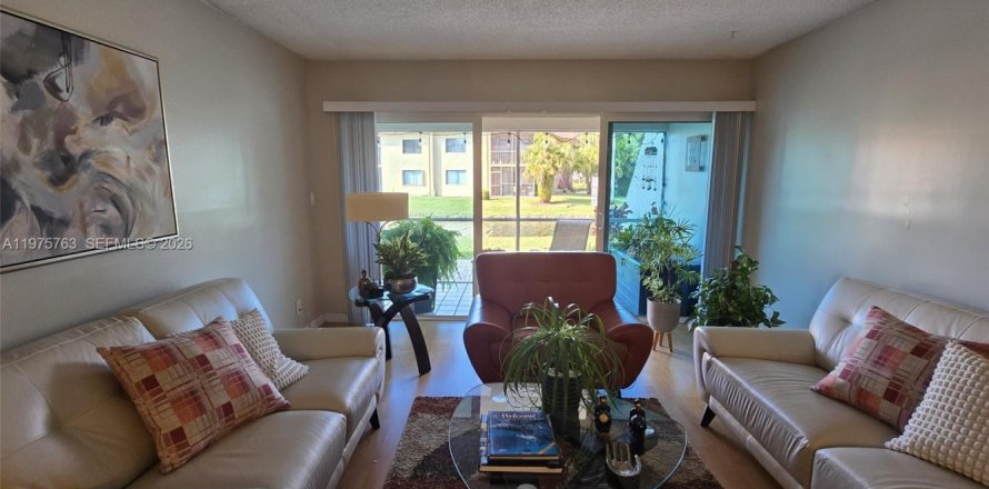 Кондоминиум с 2 спальнями в Уэстон, Флорида № 2040059