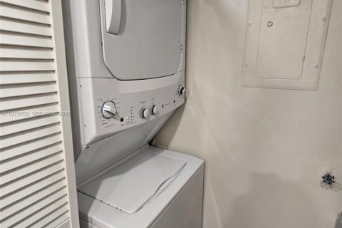 Купить кондоминиум в Уэстон, Флорида 2 спальни, 102.75м2, № 2040059 - фото 10