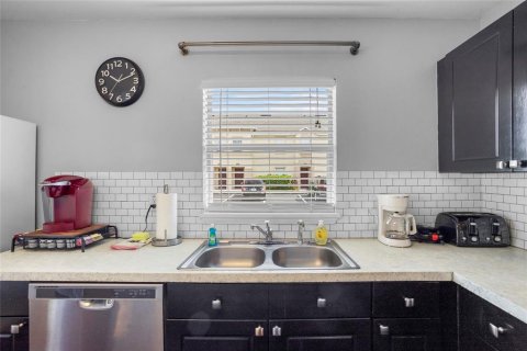Townhouse in Kissimmee, Florida 4 bedrooms, 174.01 sq.m. № 1795138 - photo 16