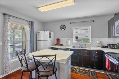 Townhouse in Kissimmee, Florida 4 bedrooms, 174.01 sq.m. № 1795138 - photo 12