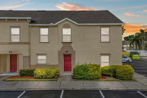 Townhouse in Kissimmee, Florida 4 bedrooms, 174.01 sq.m. № 1795138 - photo 1