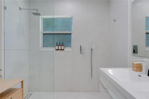 House in Hollywood, Florida 3 bedrooms, 197.51 sq.m. № 1938087 - photo 16