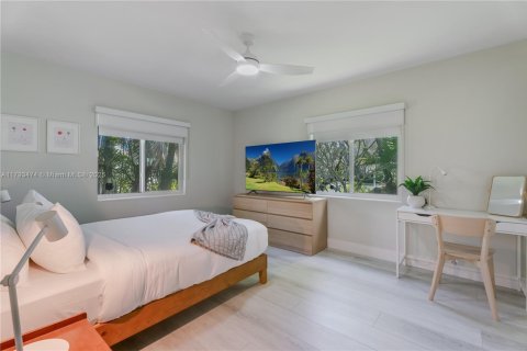 House in Hollywood, Florida 3 bedrooms, 197.51 sq.m. № 1938087 - photo 18