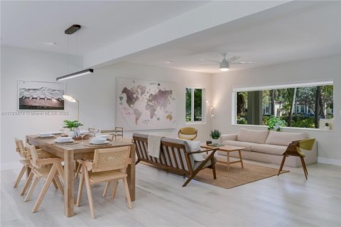 House in Hollywood, Florida 3 bedrooms, 197.51 sq.m. № 1938087 - photo 1